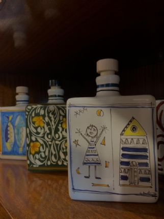 Bottiglia rettangolare in ceramica